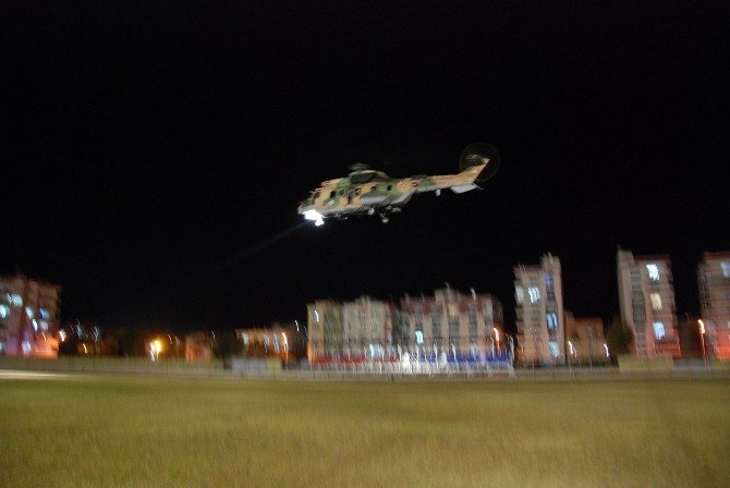 Karda mahsur kalan hastalar helikopterle kurtarıldı