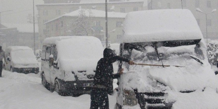 Hakkari’de 27 köy ve 93 mezra yolu ulaşıma kapandı