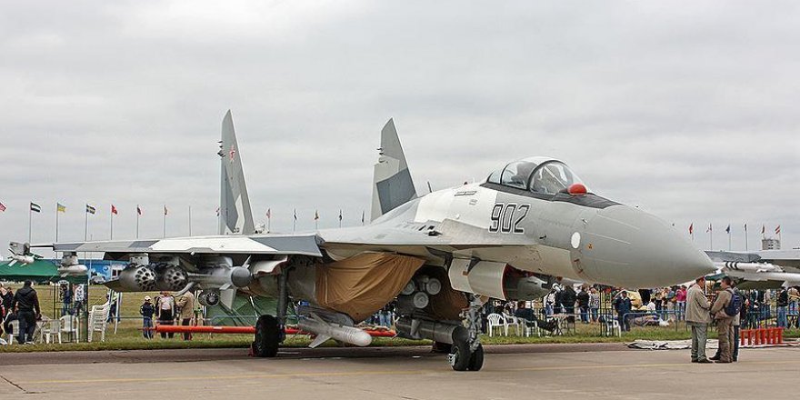 Çin, ilk Su-35 savaş uçağını teslim aldı
