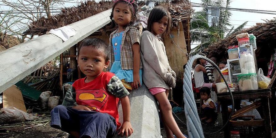 Filipinler'de Nina tayfunu nedeniyle 220 bin kişi tahliye edildi