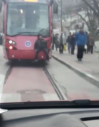 Tramvay arkasında ölümüne yolculuk