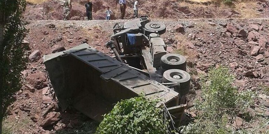 Isparta'da askeri araç devrildi: 3 yaralı