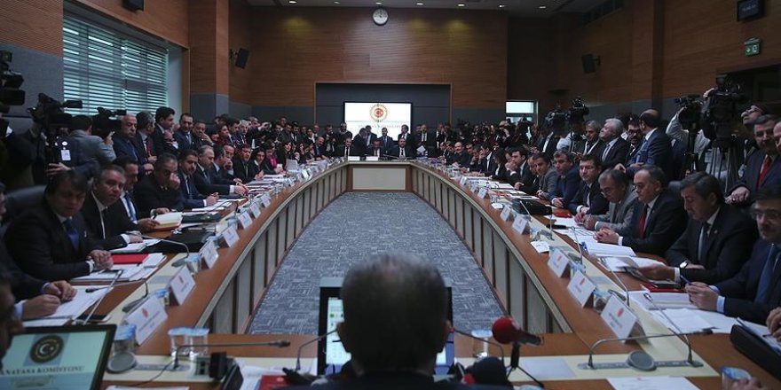 Anayasa değişikliği teklifinin ilk iki maddesi kabul edildi