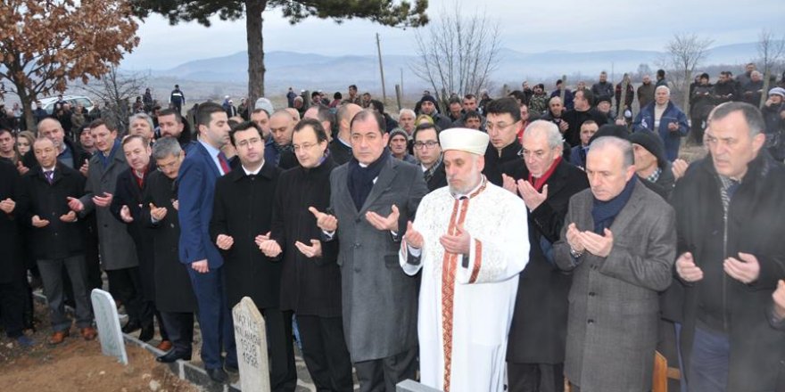 Bulgaristan'da 32 yıl önce ölen Türkler anıldı