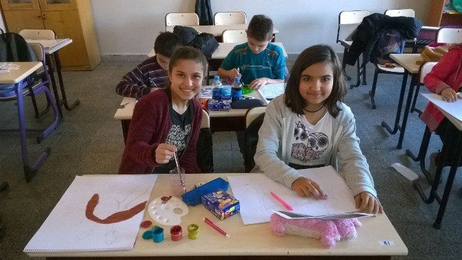 67 Burda AVM’den okullara destek
