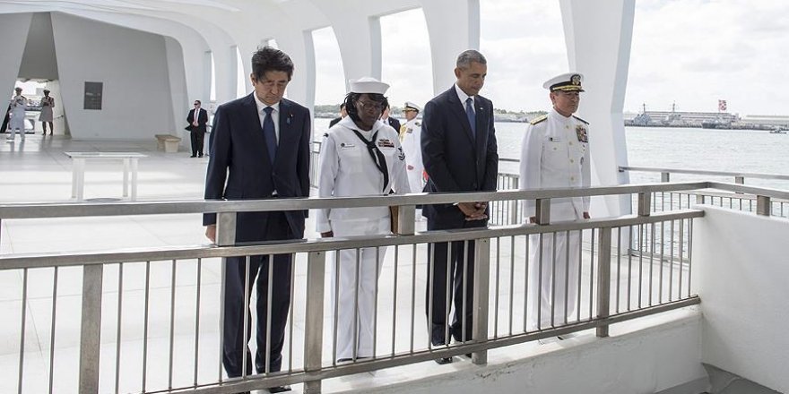 Obama ve Abe'den Pearl Harbor'da tarihi buluşma