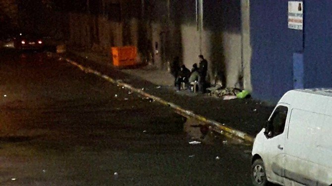 Sokakta yaşayan evsizler spor salonunda toplandı