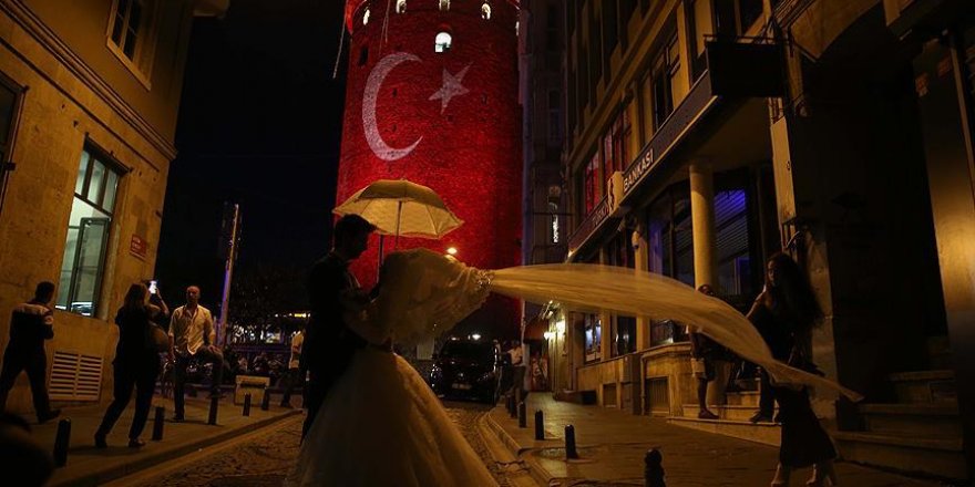 Her 6 çiftten biri İstanbul'da evleniyor