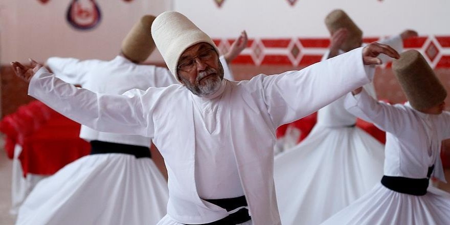 Semazenbaşı yarım asırdır aşkla dönmeyi öğretiyor