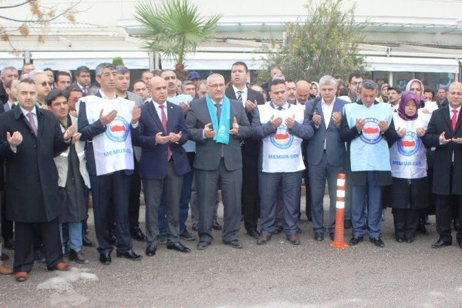 Halep’ten tahliye edilen Suriyelilere 100 ton un yardımı