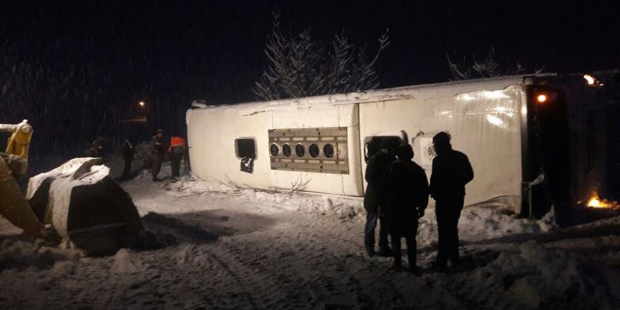 Sinop'ta yolcu otobüsü uçuruma yuvarlandı: Ölü ve yaralılar var