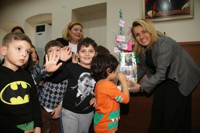 Miniklerden Uyar’a yeni yıl ziyareti