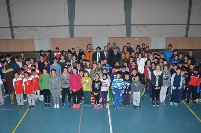 Foça’da öğrenciler Ata’ya saygı için koştu