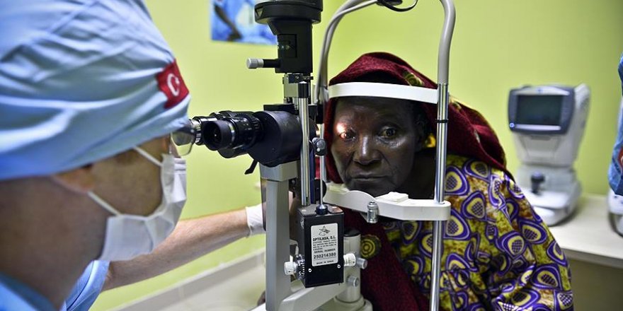 Binlerce Afrikalı ışığa kavuştu