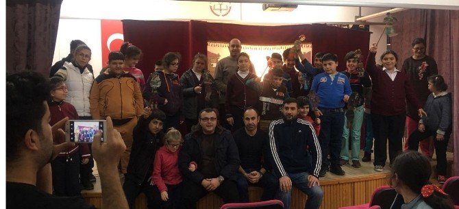 Engellilere Karagöz morali