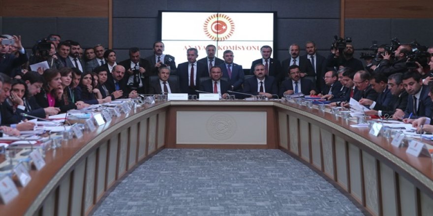 Anayasa teklifi komisyonda kabul edildi