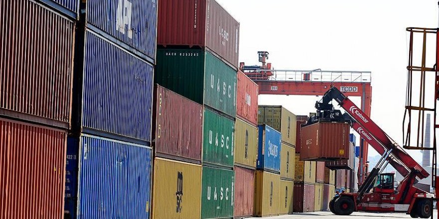 İhracat arttı, dış ticaret açığı azaldı