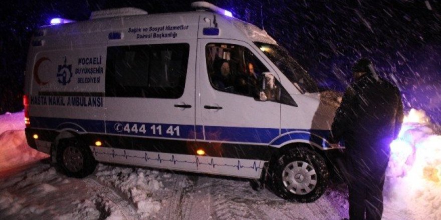 1.5 metre karda, hasta kurtarma seferberliği