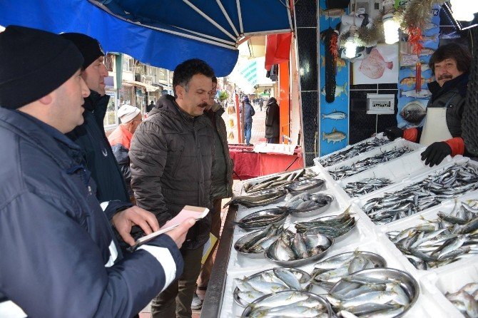 Görele’de zabıta ekipleri balıkçıları denetlendi