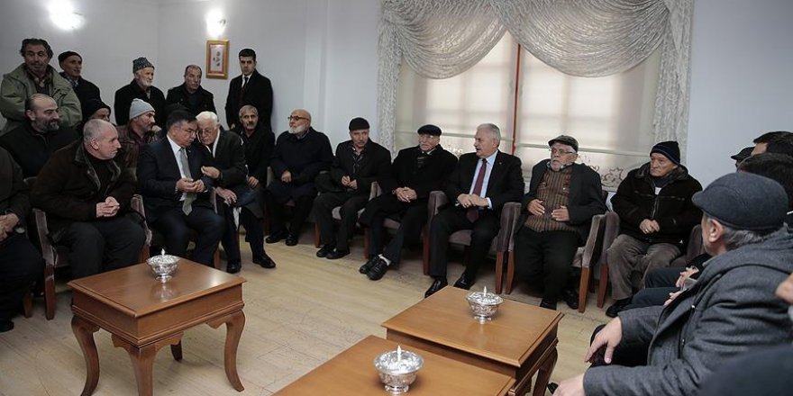 Başbakan Yıldırım, emeklilerle bir araya geldi