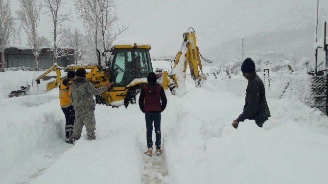 Kardan yollar kapanınca diyaliz hastalarını hastaneye belediye taşıdı