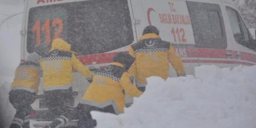 Hastalanan imam ve bebek için 10 saat çabaladılar