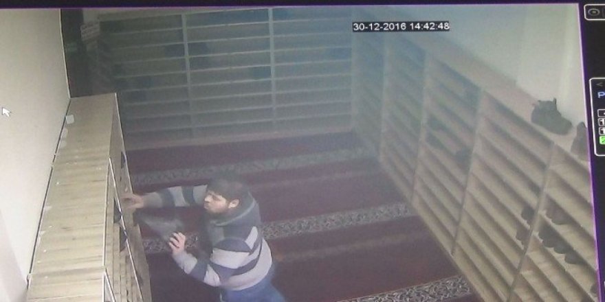 Ayakkabıları önce kokladı sonra çaldı