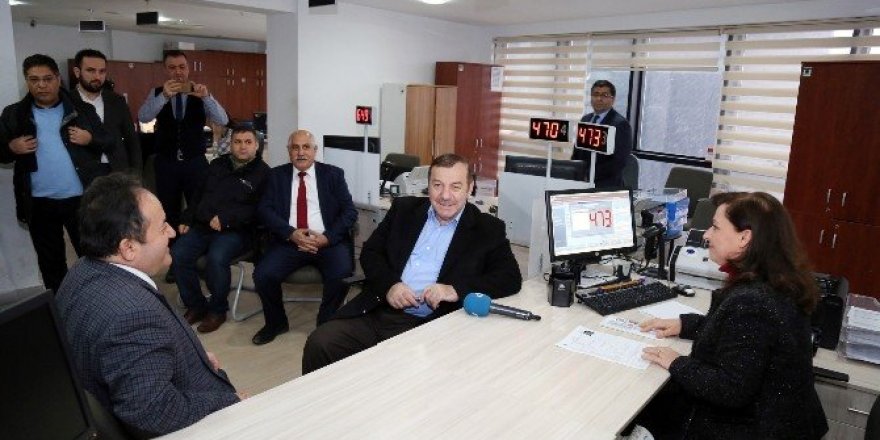 Esenyurt’ta çipli kimlik kartları için ilk başvuru Belediye Başkanı Kadıoğlu’ndan