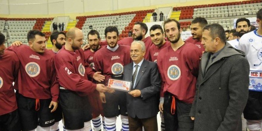 15 Temmuz kahramanları buzda anıldı
