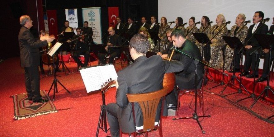 Elazığ Devlet Korosu yılın son konserini verdi