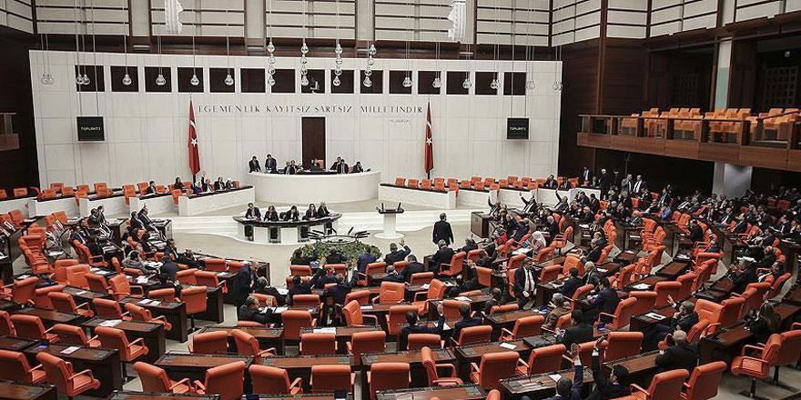 Meclis bin 376 saat mesai yaptı, 112 yasa çıkardı
