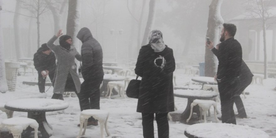 Çamlıca tepesi beyaza büründü
