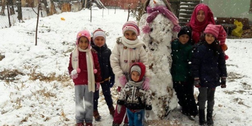 Gürün’de kar kalınlığı 30 santimetreye ulaştı