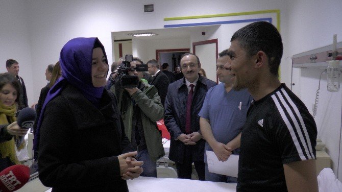 Bakan Kaya, hastanede gazileri ve askerleri ziyaret etti
