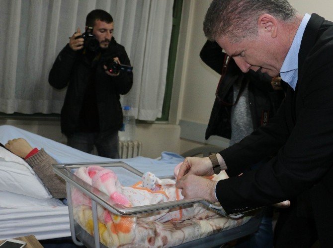 Sivas’ta yeni yılın ilk bebeği Ayşe Betül oldu
