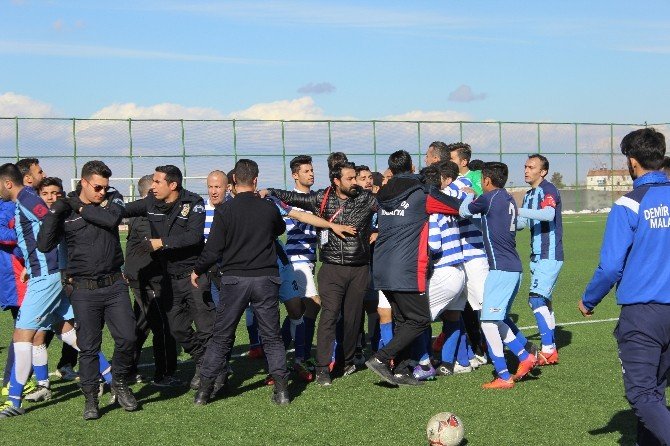 Amatör maçta saha karıştı