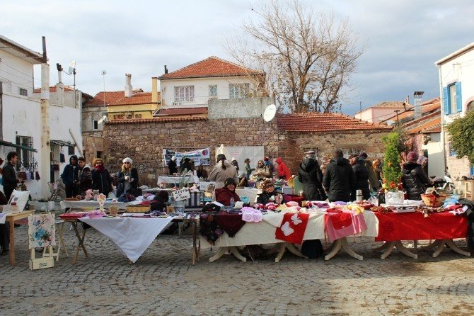 El emekleri köylü pazarında sergilendi