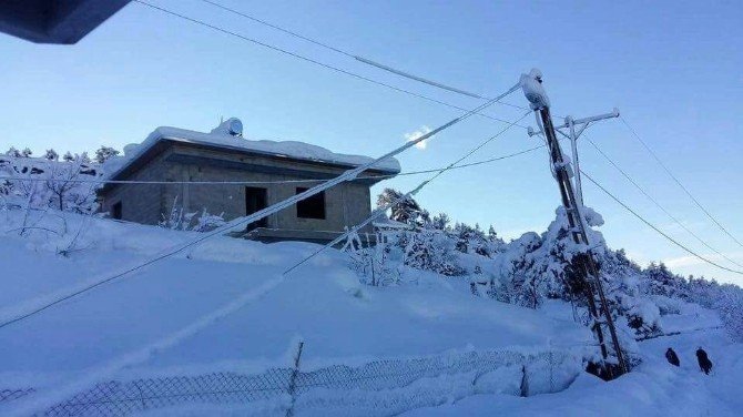 Tarsus’ta kar köylerde hayatı felç etti