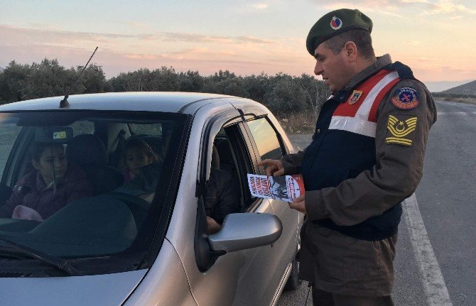 Jandarmadan sürücülere afişli bilgilendirme