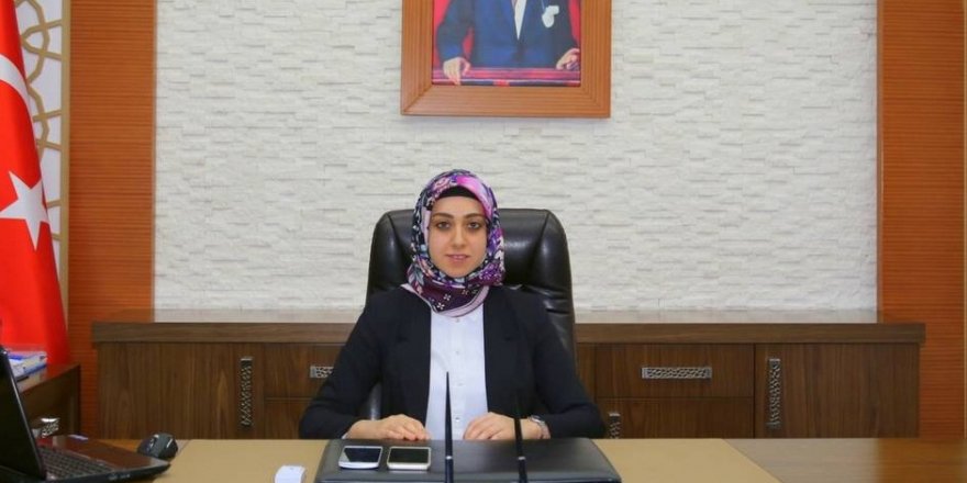 Türkiye'nin ilk başörtülü kaymakamı Hadim'de göreve başladı