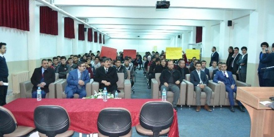 Muş’ta kitap dağıtım töreni
