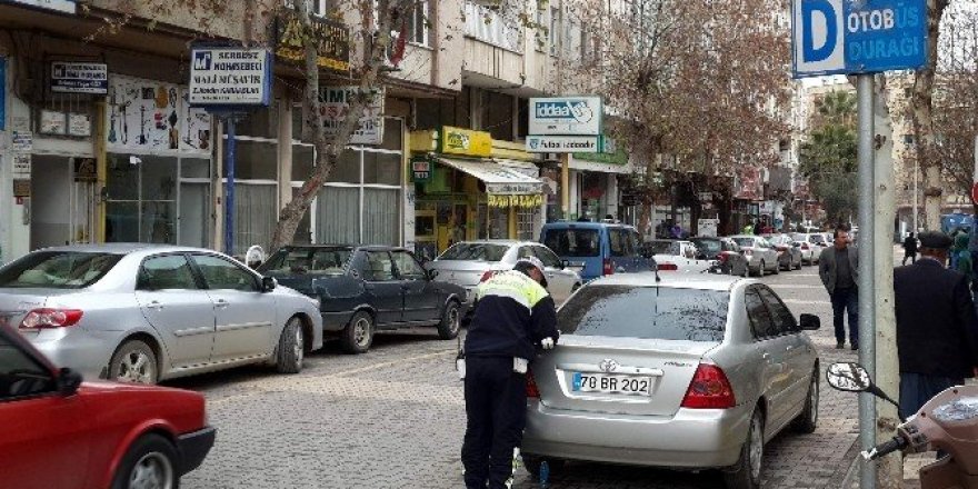 Trafik ekipleri hatalı parklara göz açtırmıyor