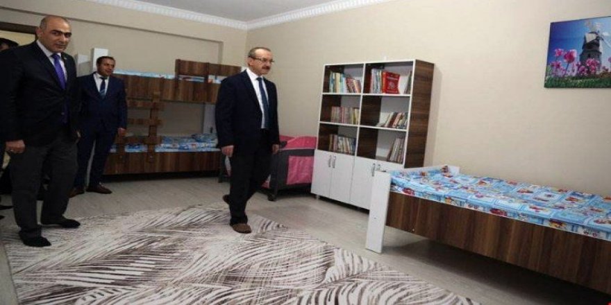 Vali Yavuz, çocuk evlerini ziyaret etti