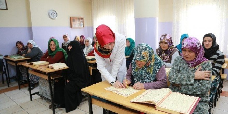 78 yaşında Kuran-ı Kerim öğrendi