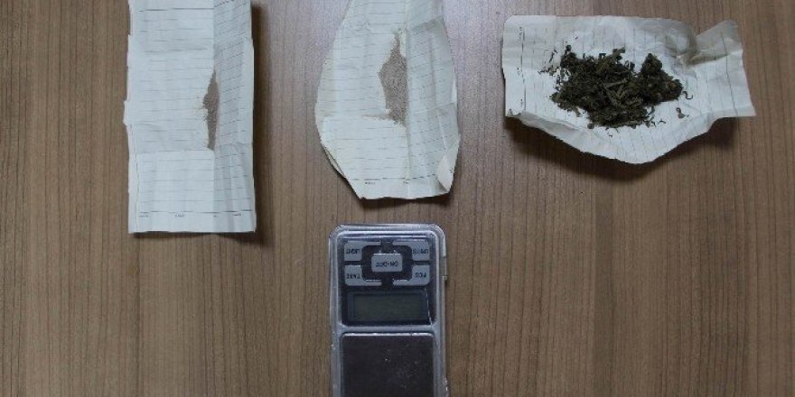 Polisin şüphelendiği araçtan uyuşturucu çıktı