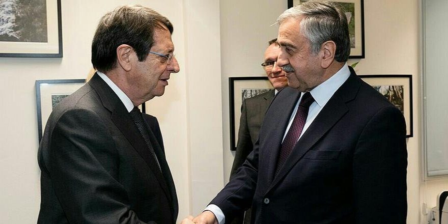 Akıncı ile Anastasiadis ara bölgede bir araya geldi