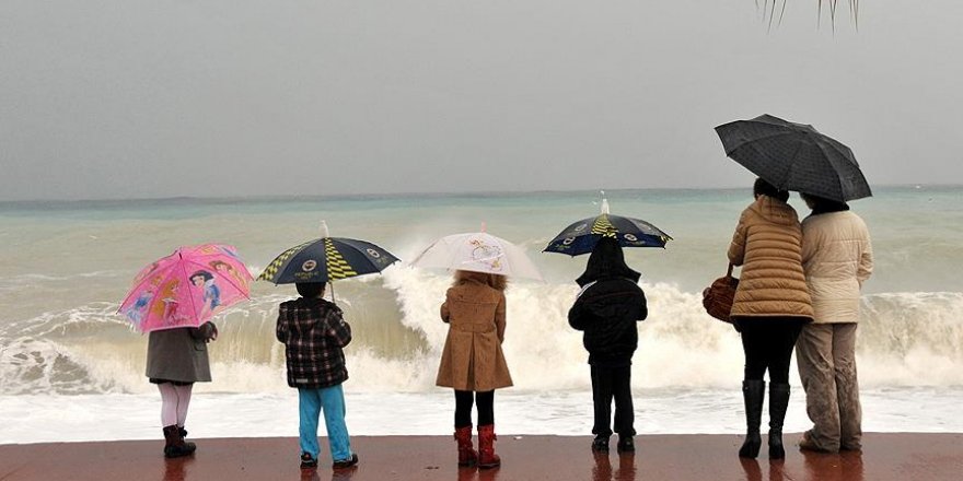 Akdeniz'de 3 il için şiddetli yağış ve fırtına uyarısı