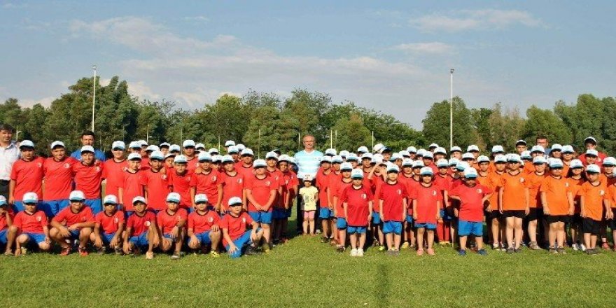 İncirliova Belediyesi’nden eğitime katkı spora destek