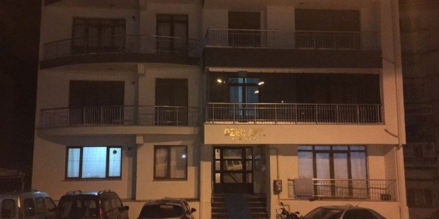 Girdikleri evde bir şey bulamayınca takılı tül perdeleri çaldılar