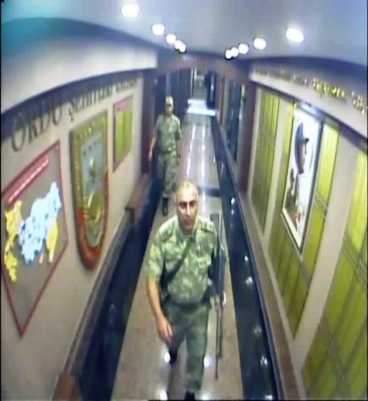 Darbeci binbaşının öldürülme anı güvenlik kamerasında